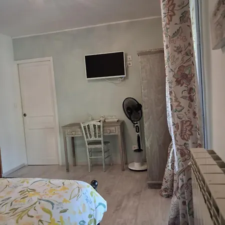 D'hote Les Ondines Bed & Breakfast 3*