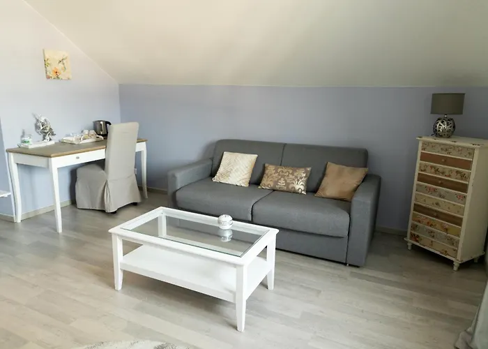 לינה וארוחת בוקר D'hote Les Ondines 3*